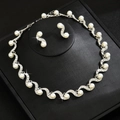Parure de bijoux de mariée en forme de S avec perles d'imitation et strass brillants - Parure Collier Vague en Perles Artificielles et Boucles d'Oreilles (G438) / Argent