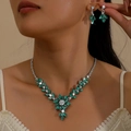 Vintage emerald flower necklace and earrings set for brides in silver plating - 2-Piece Set / Green (G456)