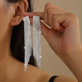 Eleganti orecchini lunghi a cascata con strass scintillanti e finitura argento - Orecchini con nappa - Argento