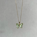 Elegante gouden ketting met een groene vlinderhanger en subtiele kristallen accenten - Groene Vlinder Ketting (Goud)