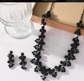 Elegante set di gioielli con perle nere composto da collana lunga e orecchini - Set collana e orecchini - Tutto nero