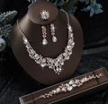 Roségold Perlen-Strass-Schmuckset mit Halskette Ohrringen Ring und Armband für Damen - 4-teiliges Set (Halskette+Ohrringe+Armband+Ring) / Roségold Weiß