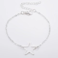 Minimalistische zilveren kettingarmband met een holle sterhanger en een kreeftsluiting - Zilver