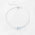 Detail van een zilveren karabijnsluiting met verstelbare ketting en blauw boze oog - Lichtblauw Wit Zilver