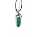 Détail du pendentif prisme hexagonal en malachite verte avec fermoir argenté sur cordon - 1 Pièce/Paquet / Malachite