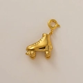 Détail du pendentif patin à roulettes plaqué or 18 carats avec fermoir à ressort - Forme de Patin à Roulettes / Or