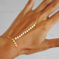 Minimalistische gouden kettingarmband met ring en kleine ronde metalen schijfjes - Ronde Schijf Decoratiestijl (LS004-4)