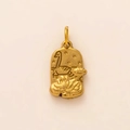 Detalle de un colgante vintage dorado con relieve de cisne y motivos celestes - Colgante de Relieve de Cisne y Naturaleza