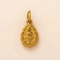 Detalle del colgante vintage dorado en forma de gota con relieve de flor de lirio del valle - Colgante de Tulipán