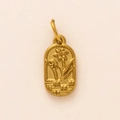 Detalle del colgante ovalado dorado con motivos florales y de hojas en relieve - Colgante de Oro de Relieve Floral Ovalado