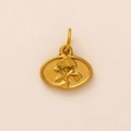 Primer plano detallado de un colgante floral ovalado en oro mate con textura en relieve - Colgante de Orquídea