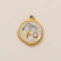 Détail du pendentif étoile de mer plaqué or 18K avec perle blanche et texture océanique - Pendentif Perle Petite Étoile de Mer Noir