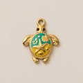 Détail du pendentif tortue de mer étoilée en or 18K avec motifs océan en émail vert - Pendentif Tortue Bleu Mer