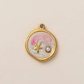Détail du pendentif étoile de mer plaqué or 18K avec motifs roses et perle blanche - Pendentif Perle Petite Étoile de Mer Rose
