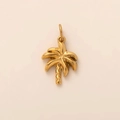 Colgante de palmera dorada con textura de relieve detallada y acabado metálico liso - Colgante De Palmera