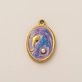 Détail du pendentif étoile de mer en or 18K avec émail nébuleuse et relief d'un dauphin - Pendentif Perle Dauphin Violet
