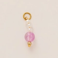 Dettaglio di perle bianche e viola marmorizzate con anello dorato e finiture in metallo - N. 18 Ciondolo di Giada Viola / 1 Pezzo / Viola