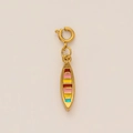 Goldener Kanu-Anhänger mit bunten Emaille-Streifen und Federring für DIY-Schmuck - Surfbrett