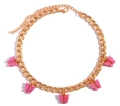 Goldene grobe Gliederkette mit fünf matten rosa Schmetterlingsanhängern aus Acryl - Rosarot Gold