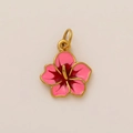 Détail du pendentif fleur d'hibiscus avec émail rose et placage en or 18 carats - Breloque Fleur Rose / Rose