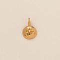 Polierter goldener Blumenanhänger mit detaillierter 5-Blatt Gravur und eleganter Aufhängung - Fünfblättrige Blumen Runde Stil (12)