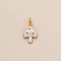 Charmant pendentif champignon blanc avec points dorés et finition métal poli - Breloque Champignon