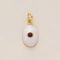 Elegante ciondolo a forma di uovo in smalto bianco con gemma rossa e bordo dorato - Ciondolo Pietra Portafortuna Luglio / Rosso scuro
