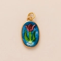 Dettaglio di un ciondolo ovale dorato vintage con un design in smalto a tulipano rosso - Tulipano Blu Ovale