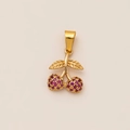 Detalle de un colgante de cereza en oro con circonitas rosas y elemento de hoja decorativa - Colgante Cereza Pavé de Zirconia