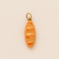 Détail d'un pendentif en forme de baguette avec anneau doré pour bijoux artisanaux - Pendentif Baguette / Baguette Orange Clair