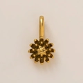Vue détaillée du pendentif fleur plaqué or 18 carats avec design de pétales en étoile - Pendentif Fleur de Novembre