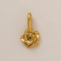 Gros plan détaillé d'un pendentif rose 3D plaqué or 18 carats avec bélière lisse - Pendentif Fleur de Juin