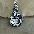 Ciondolo bottiglia di pozione magica vintage in argento con luna stelle e gemma rossa - Bambola Voodoo
