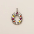 Silberner ovaler O-Anhänger mit bunten Kristallen und gehämmerter Oberflächenstruktur - Nr.19 Donut-Anhänger / Silber/Bunter Strass