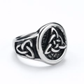 Anillo vintage de acero inoxidable con nudo celta Triquetra clásico en la parte superior - US 7 / Color acero