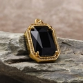 Detalle de un colgante hip hop con gema negra cuadrada y engaste de circón dorado - Solo Colgante (Sin Cadena) / Oro Negro (HT-4146)