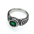 Detailed macro view of retro silver ring featuring a deep green gemstone and ornate scrollwork - Size 7 / Silver (Green Rhinestone)