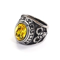 Vista detallada de un anillo punk de plata con una gema amarilla ovalada y grabados - Talla 7 / Estilo de Gema Amarilla (Estilo Acero 16)