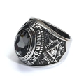 Primer plano de anillo punk de acero inoxidable con gema negra y detalles grabados - Talla 7 / Estilo de Gema Negra (Estilo Acero 24)