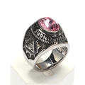 Vista macro de anillo punk cabeza de cabra con gema rosa y grabado del ojo de la providencia - Talla 7 / Estilo de Gema Rosa (Estilo Acero 7) / Color acero