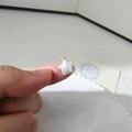Detalle de colgante de perla en forma de estrella con aro dorado entre dedos - Colgante de Perla Estrella