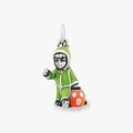 Pendentif d'Halloween en acier titane : personnage en imperméable vert avec sac citrouille - Homme Citrouille Vert / Acier