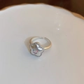 Anillo de flor plateado con centro de cara sonriente de colores y circonitas blancas - Anillo de Flor Sonriente (6129000019583)