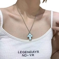 Collier pendentif croix rose Y2K avec incrustation bleue sur chaîne en métal porté - Collier / Bleu
