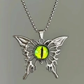 Collar de mariposa gótica de acero inoxidable plateado con ojo del diablo verde - Collar Mariposa Ojo Verde (Cadena de Quilla)