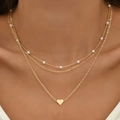 Gouden ketting met drie lagen voorzien van witte parels en een hartvormige hanger - Gouden Drielaagse Parel Hart Hanger Ketting (XL1080-20)