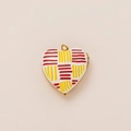 Gouden hartvormige hanger met rood-geel gestreept emaille patroon op witte basis - Gestreepte Hart Hanger