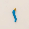 Ciondolo portafortuna cornicello minimalista placcato oro 18K in blu cielo vibrante - Peperoncino Celeste