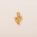 Detalle del colgante de cactus dorado para joyas DIY con acabado pulido - Colgante de Cactus