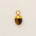 Détail macro du pendentif gland avec capuchon doré et texture polie de l'œil de tigre - Pendentif Gland en Oeil de Tigre